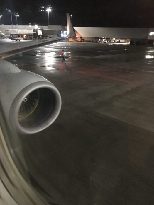 離開停機坪,開赴跑道起飛